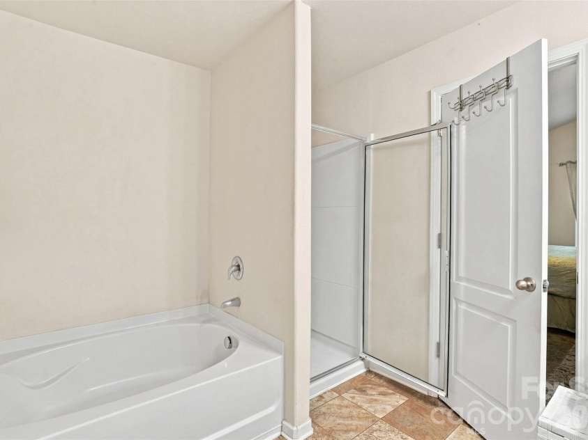 4008 Tulocay Lane, Charlotte, NC 28215.  MLS# CAR4421466, YatesRealty ID 49019. 