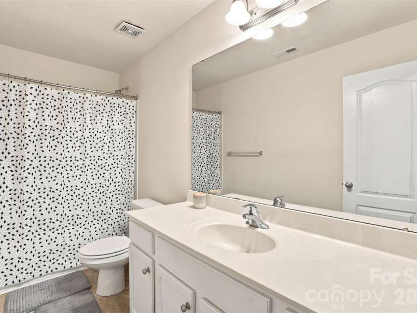 4008 Tulocay Lane, Charlotte, NC 28215.  MLS# CAR4421466, YatesRealty ID 49019. 