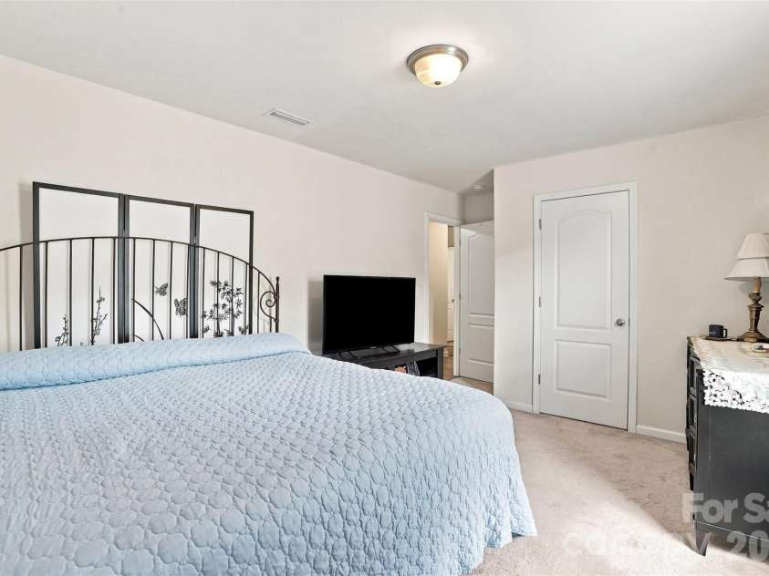 4008 Tulocay Lane, Charlotte, NC 28215.  MLS# CAR4421466, YatesRealty ID 49019. 