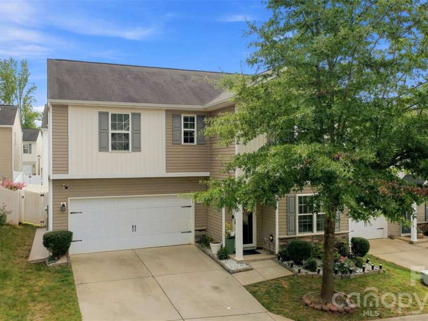 4008 Tulocay Lane, Charlotte, NC 28215.  MLS# CAR4421466, YatesRealty ID 49019. 