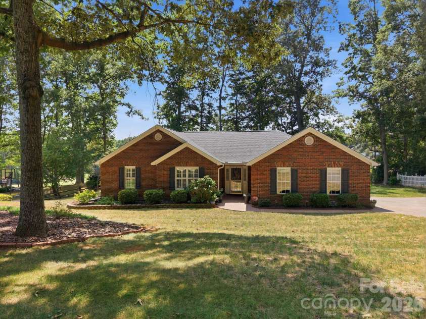 712 Wildwood Drive, Salisbury, NC 28146.  MLS# CAR4421880, YatesRealty ID 49020. 