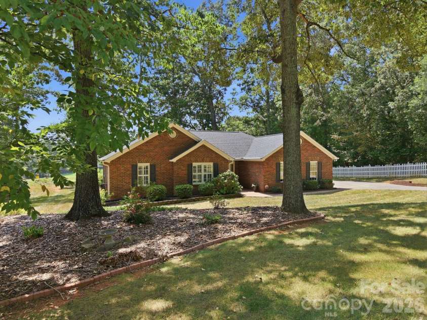 712 Wildwood Drive, Salisbury, NC 28146.  MLS# CAR4421880, YatesRealty ID 49020. 