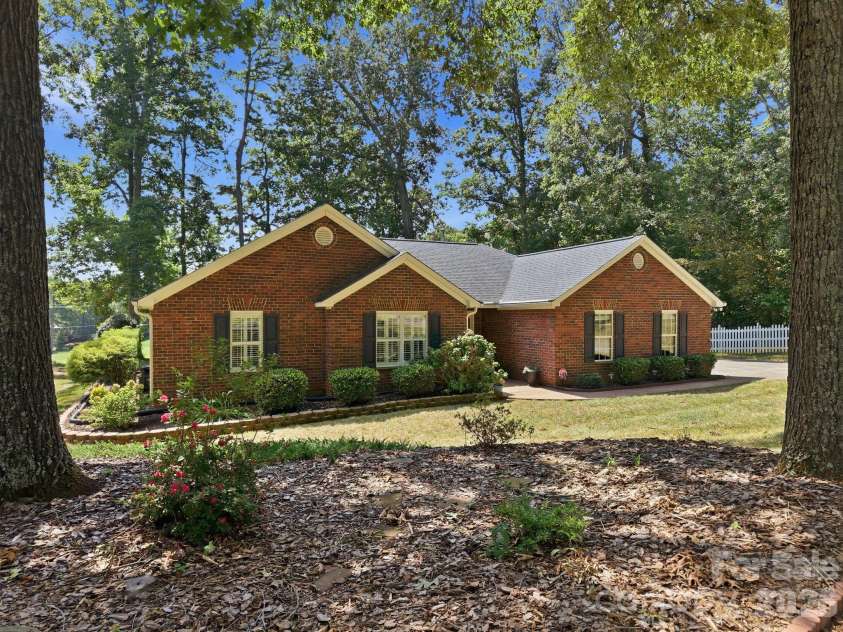 712 Wildwood Drive, Salisbury, NC 28146.  MLS# CAR4421880, YatesRealty ID 49020. 