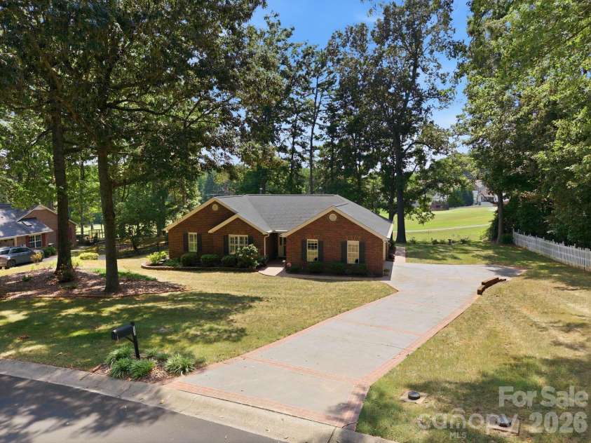 712 Wildwood Drive, Salisbury, NC 28146.  MLS# CAR4421880, YatesRealty ID 49020. 