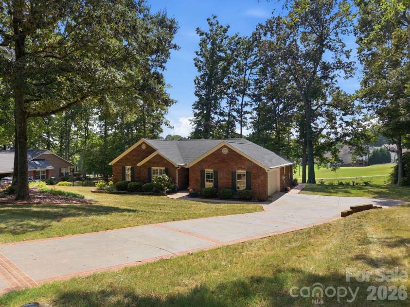 712 Wildwood Drive, Salisbury, NC 28146.  MLS# CAR4421880, YatesRealty ID 49020. 