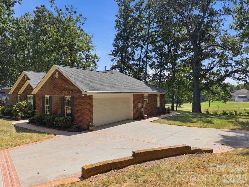 712 Wildwood Drive, Salisbury, NC 28146.  MLS# CAR4421880, YatesRealty ID 49020. 