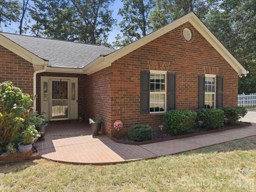 712 Wildwood Drive, Salisbury, NC 28146.  MLS# CAR4421880, YatesRealty ID 49020. 