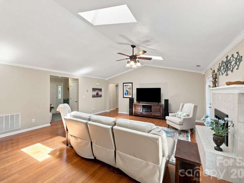 712 Wildwood Drive, Salisbury, NC 28146.  MLS# CAR4421880, YatesRealty ID 49020. 