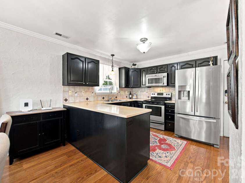 712 Wildwood Drive, Salisbury, NC 28146.  MLS# CAR4421880, YatesRealty ID 49020. 