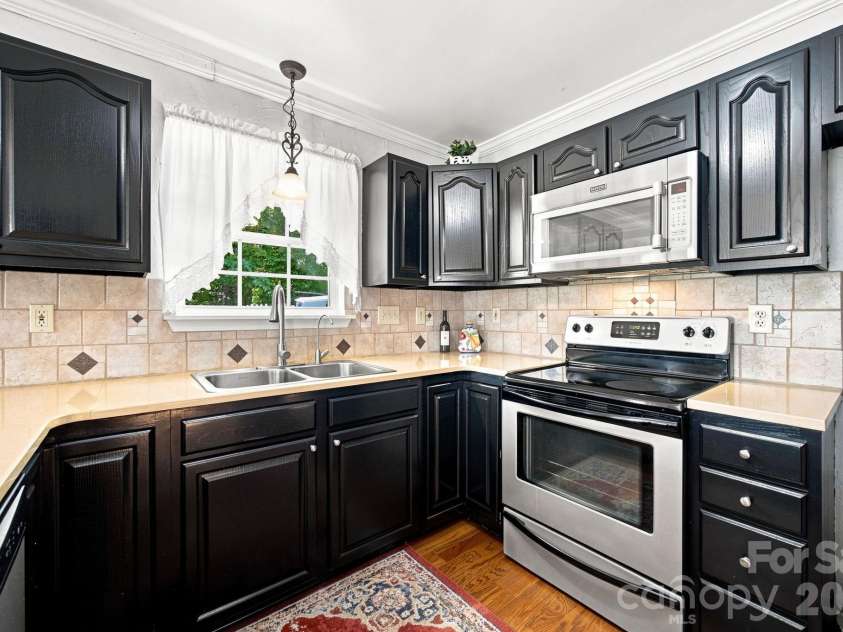 712 Wildwood Drive, Salisbury, NC 28146.  MLS# CAR4421880, YatesRealty ID 49020. 