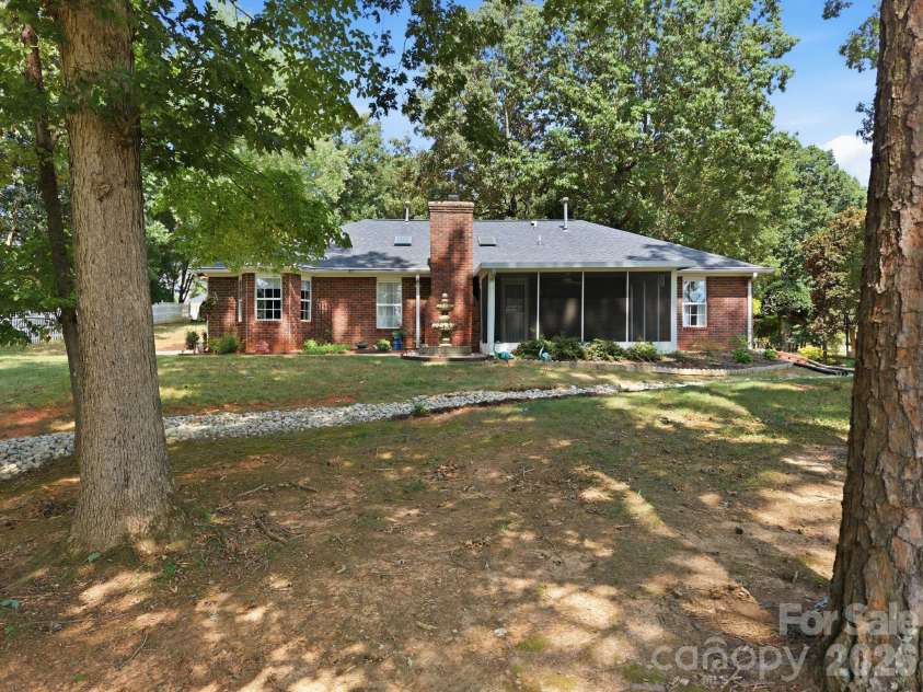 712 Wildwood Drive, Salisbury, NC 28146.  MLS# CAR4421880, YatesRealty ID 49020. 
