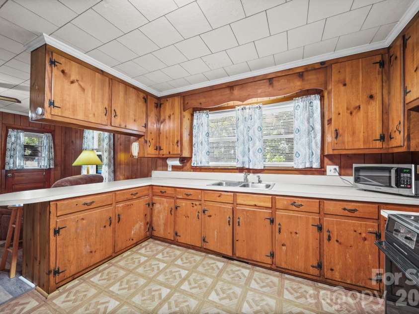 120 Kirkwood Drive, Concord, NC 28025.  MLS# CAR4420881, YatesRealty ID 49021. 