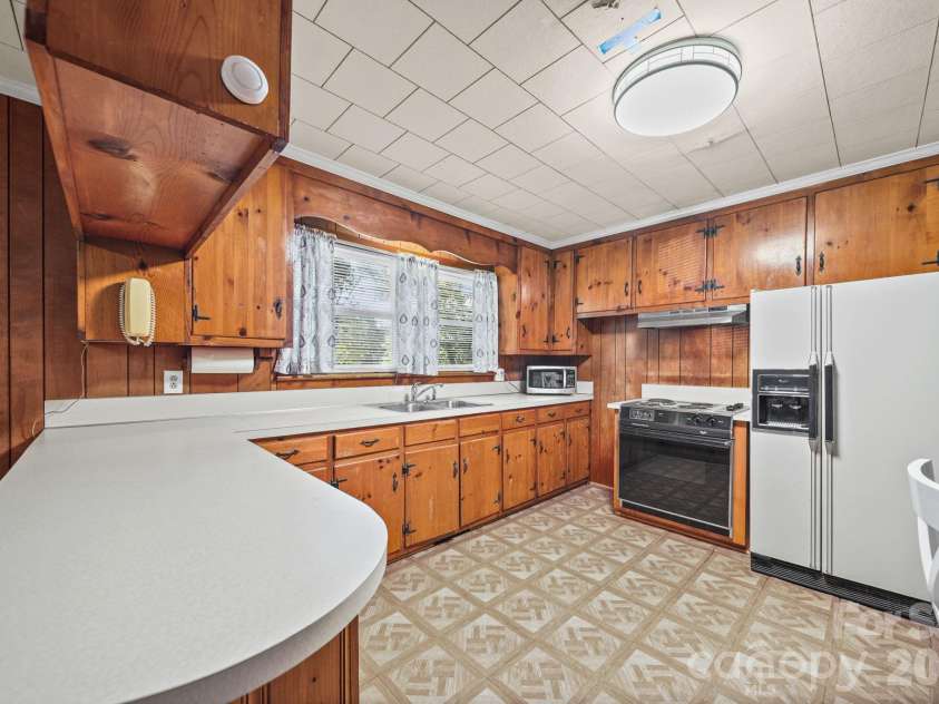 120 Kirkwood Drive, Concord, NC 28025.  MLS# CAR4420881, YatesRealty ID 49021. 