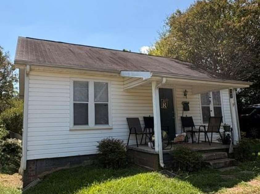 142 Catawba Avenue, Mount Holly, NC 28120.  MLS# CAR4420293, YatesRealty ID 49024. 