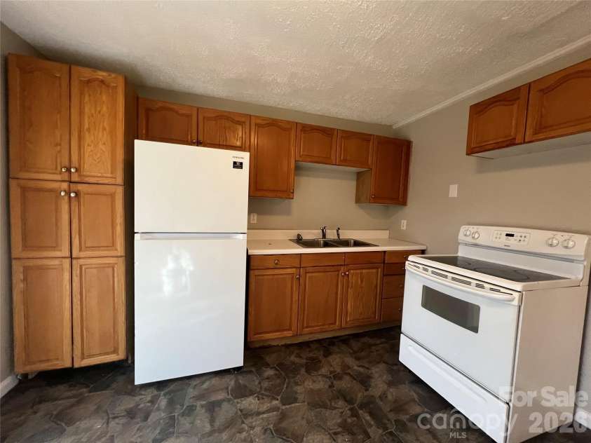 142 Catawba Avenue, Mount Holly, NC 28120.  MLS# CAR4420293, YatesRealty ID 49024. 