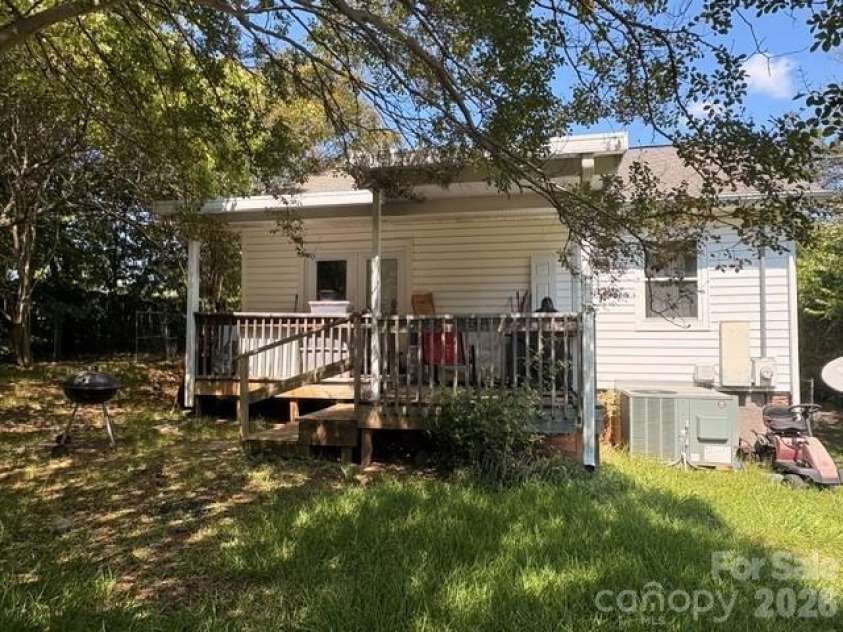 142 Catawba Avenue, Mount Holly, NC 28120.  MLS# CAR4420293, YatesRealty ID 49024. 