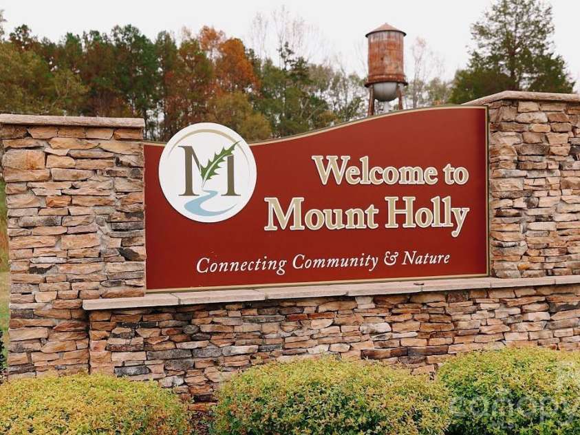 142 Catawba Avenue, Mount Holly, NC 28120.  MLS# CAR4420293, YatesRealty ID 49024. 