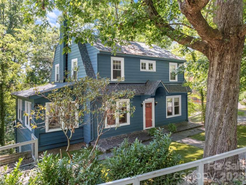 1 Kenilworth Road, Asheville, NC 28803.  MLS# CAR4420250, YatesRealty ID 49025. 