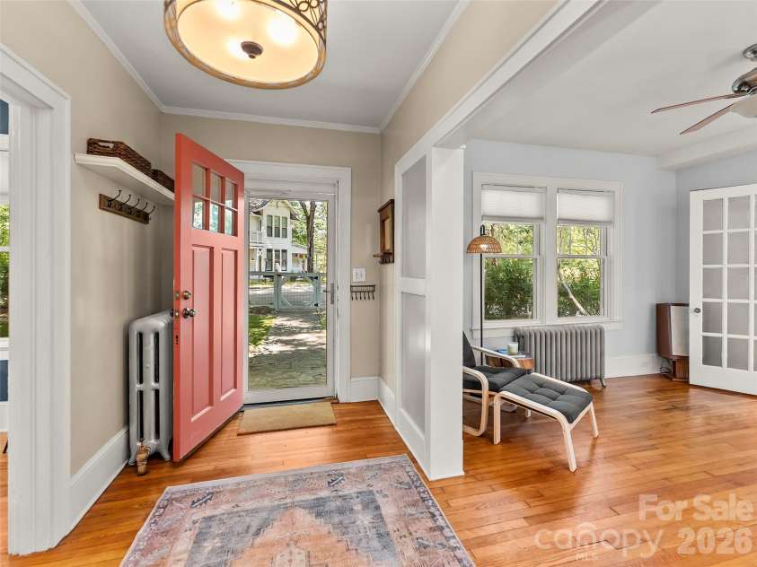 1 Kenilworth Road, Asheville, NC 28803.  MLS# CAR4420250, YatesRealty ID 49025. 