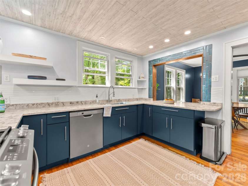 1 Kenilworth Road, Asheville, NC 28803.  MLS# CAR4420250, YatesRealty ID 49025. 