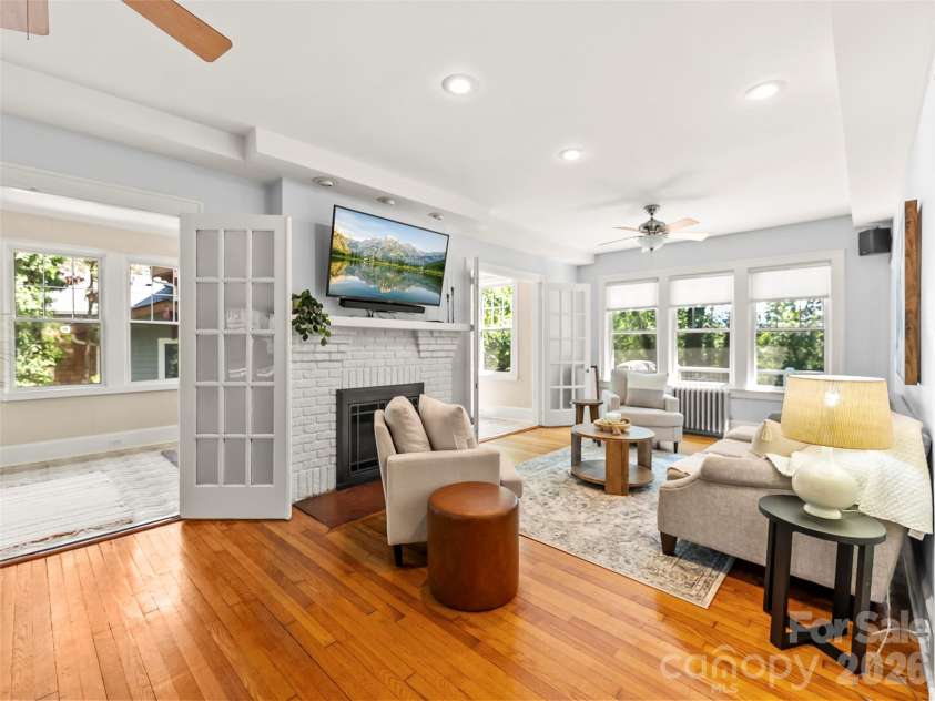 1 Kenilworth Road, Asheville, NC 28803.  MLS# CAR4420250, YatesRealty ID 49025. 