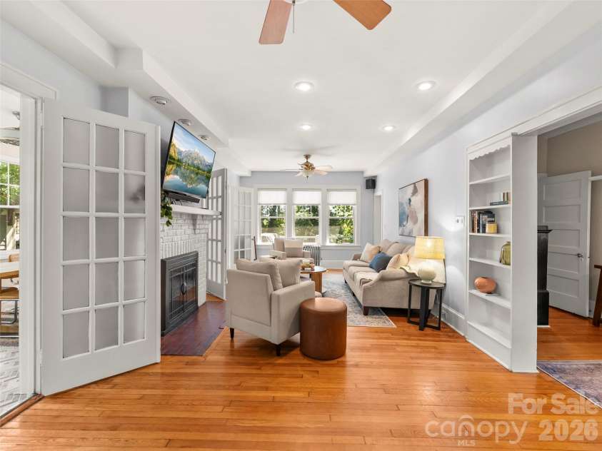 1 Kenilworth Road, Asheville, NC 28803.  MLS# CAR4420250, YatesRealty ID 49025. 