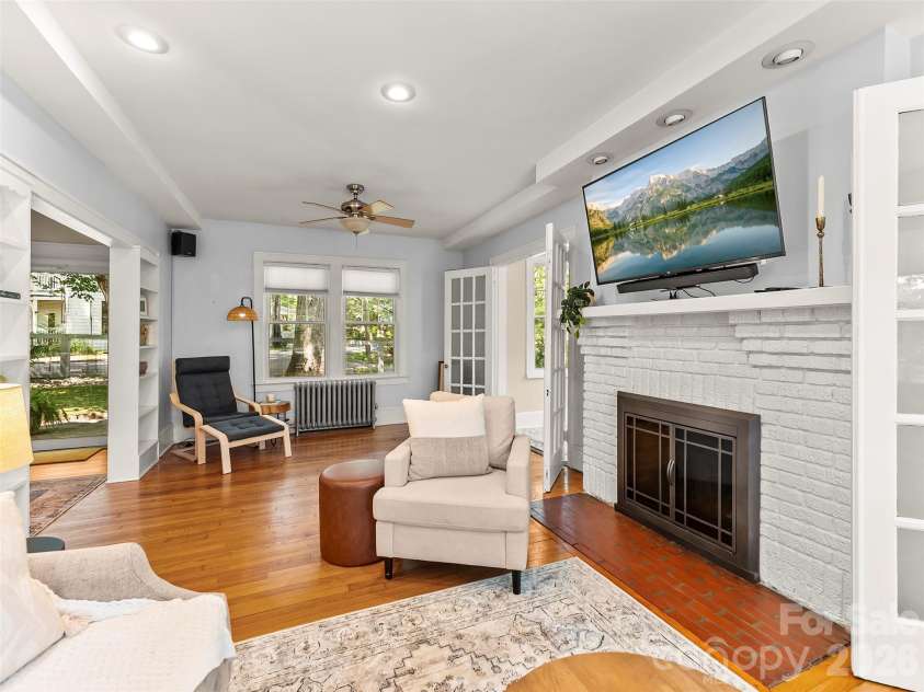 1 Kenilworth Road, Asheville, NC 28803.  MLS# CAR4420250, YatesRealty ID 49025. 