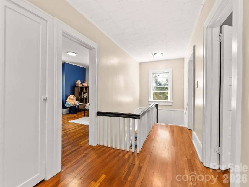 1 Kenilworth Road, Asheville, NC 28803.  MLS# CAR4420250, YatesRealty ID 49025. 