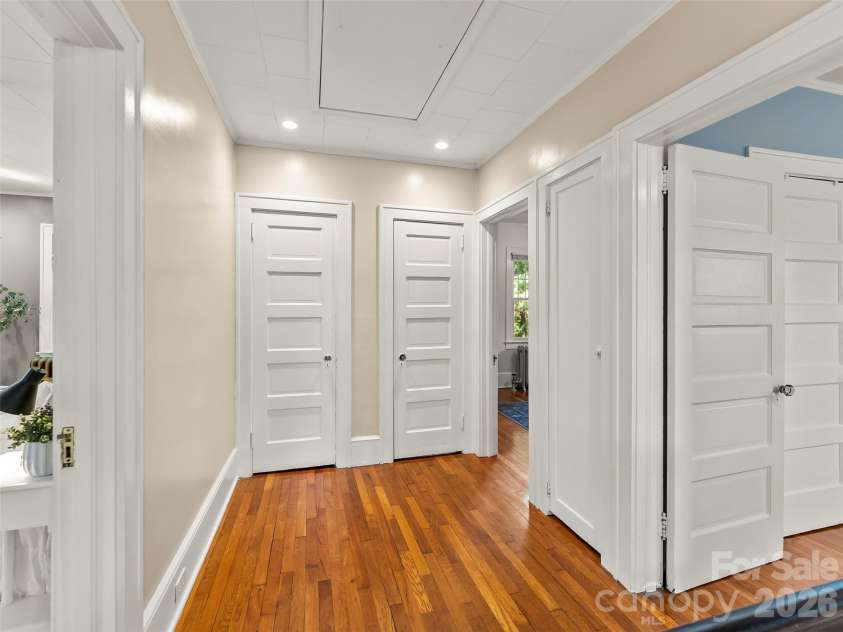 1 Kenilworth Road, Asheville, NC 28803.  MLS# CAR4420250, YatesRealty ID 49025. 