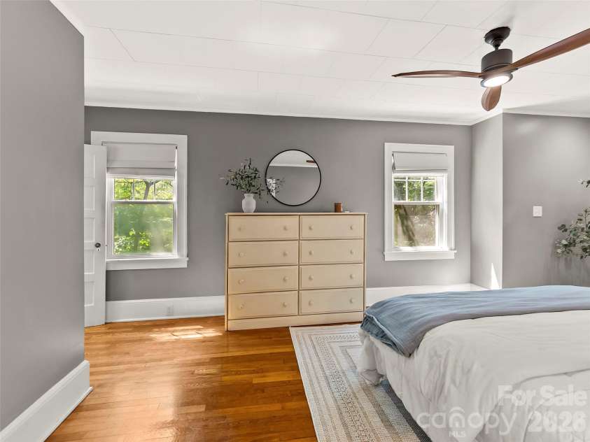 1 Kenilworth Road, Asheville, NC 28803.  MLS# CAR4420250, YatesRealty ID 49025. 