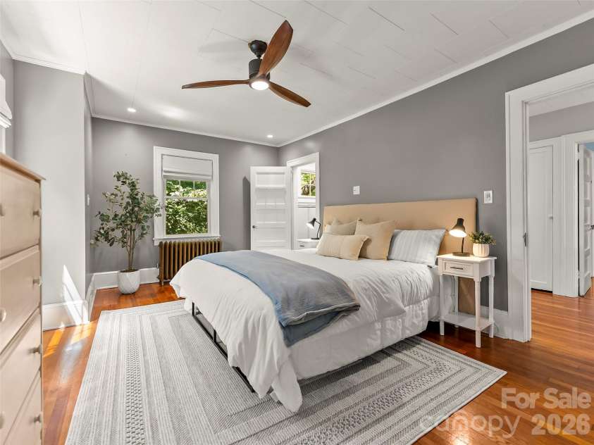 1 Kenilworth Road, Asheville, NC 28803.  MLS# CAR4420250, YatesRealty ID 49025. 