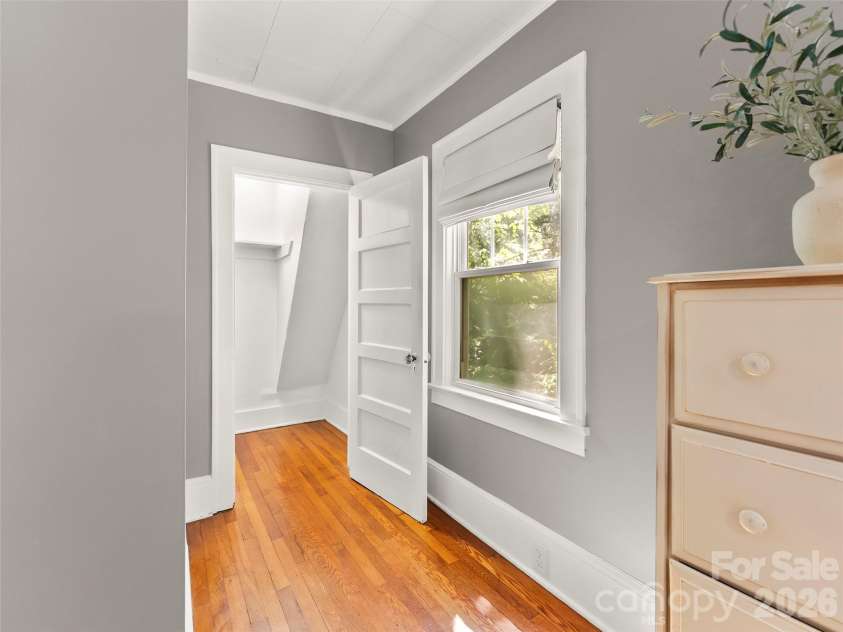 1 Kenilworth Road, Asheville, NC 28803.  MLS# CAR4420250, YatesRealty ID 49025. 
