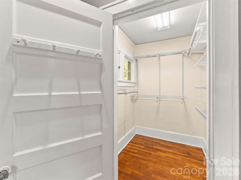 1 Kenilworth Road, Asheville, NC 28803.  MLS# CAR4420250, YatesRealty ID 49025. 