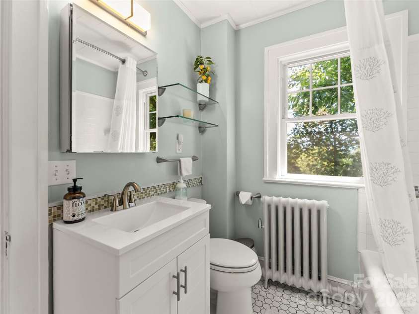1 Kenilworth Road, Asheville, NC 28803.  MLS# CAR4420250, YatesRealty ID 49025. 
