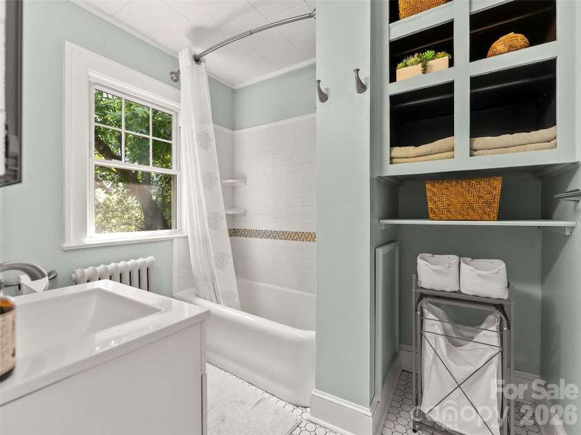 1 Kenilworth Road, Asheville, NC 28803.  MLS# CAR4420250, YatesRealty ID 49025. 