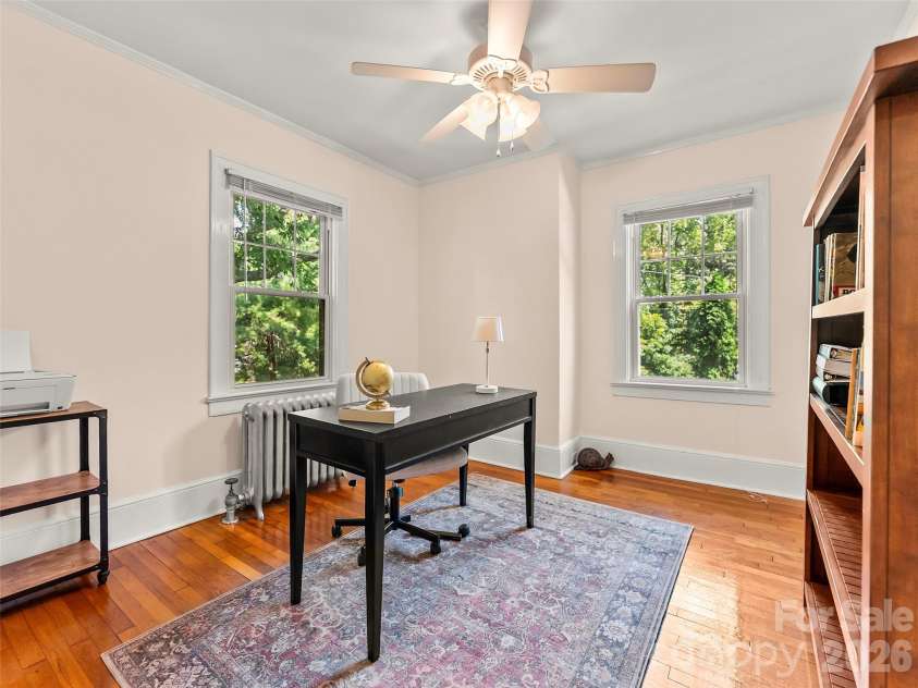 1 Kenilworth Road, Asheville, NC 28803.  MLS# CAR4420250, YatesRealty ID 49025. 