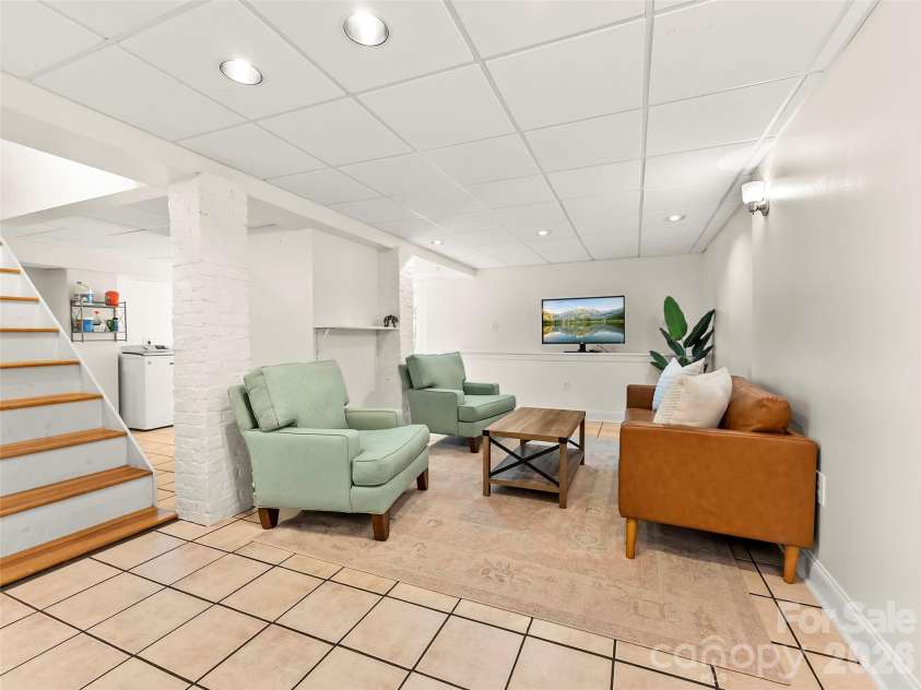 1 Kenilworth Road, Asheville, NC 28803.  MLS# CAR4420250, YatesRealty ID 49025. 