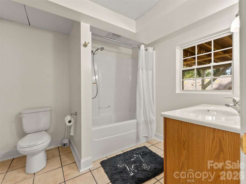 1 Kenilworth Road, Asheville, NC 28803.  MLS# CAR4420250, YatesRealty ID 49025. 