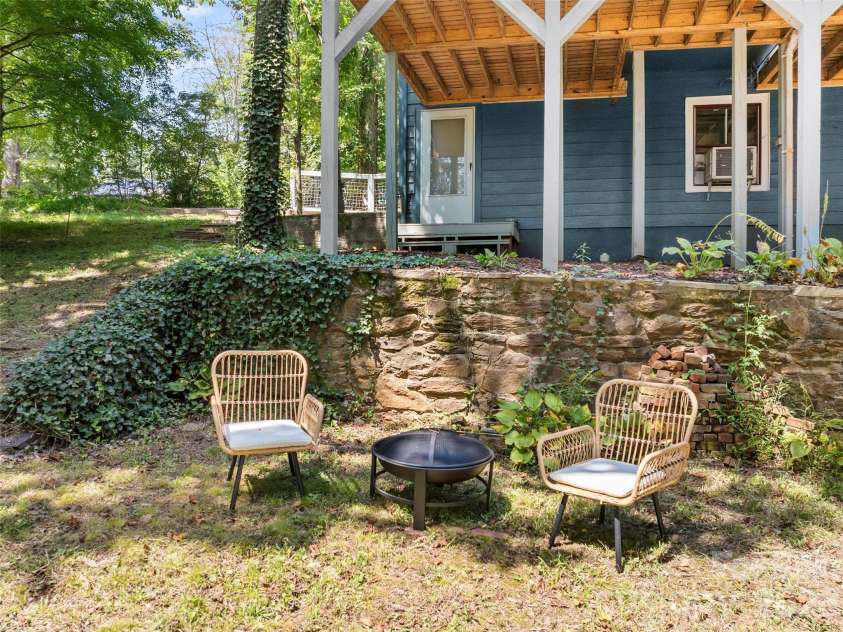 1 Kenilworth Road, Asheville, NC 28803.  MLS# CAR4420250, YatesRealty ID 49025. 