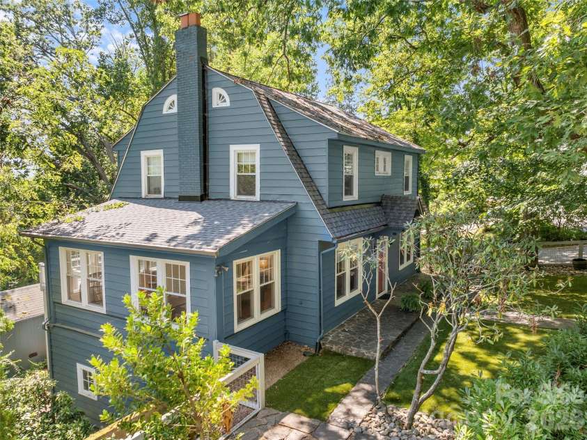 1 Kenilworth Road, Asheville, NC 28803.  MLS# CAR4420250, YatesRealty ID 49025. 