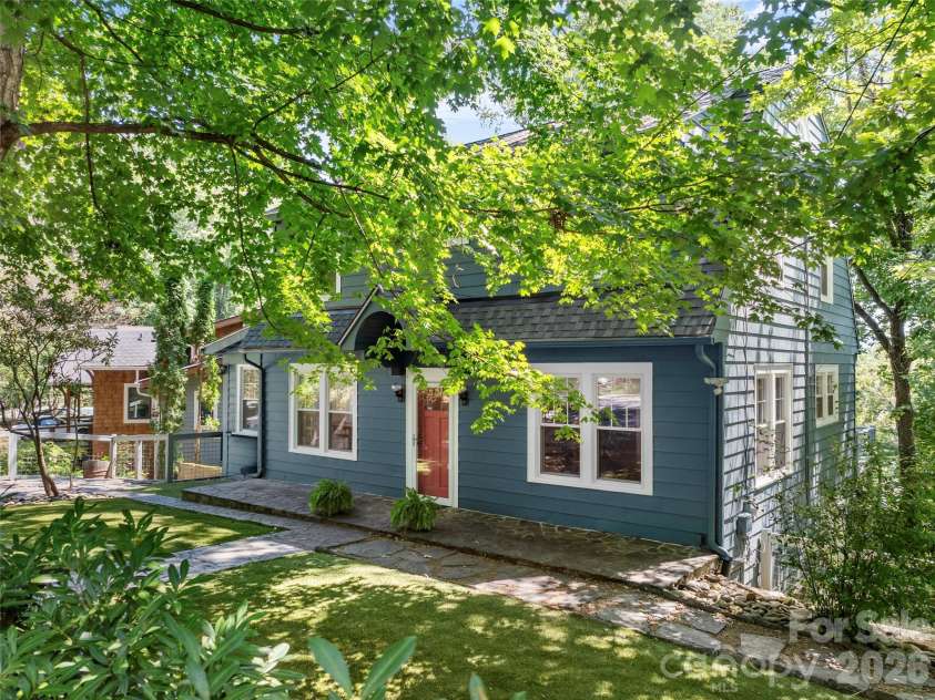 1 Kenilworth Road, Asheville, NC 28803.  MLS# CAR4420250, YatesRealty ID 49025. 
