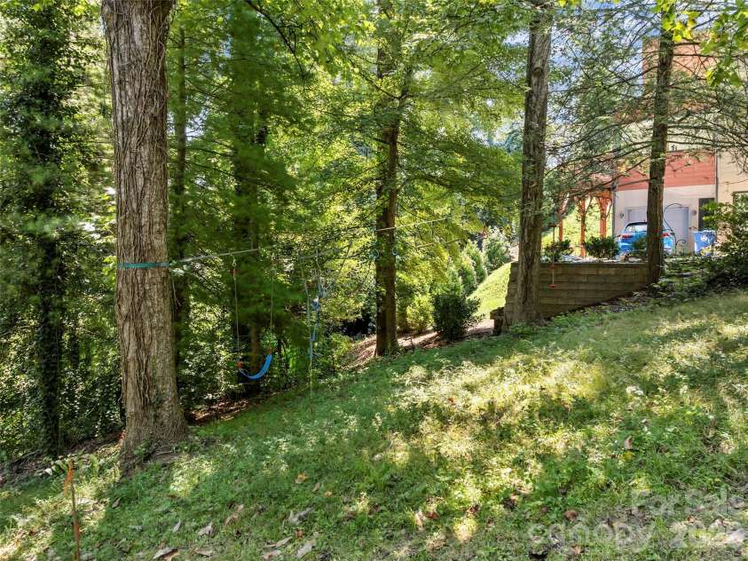 1 Kenilworth Road, Asheville, NC 28803.  MLS# CAR4420250, YatesRealty ID 49025. 
