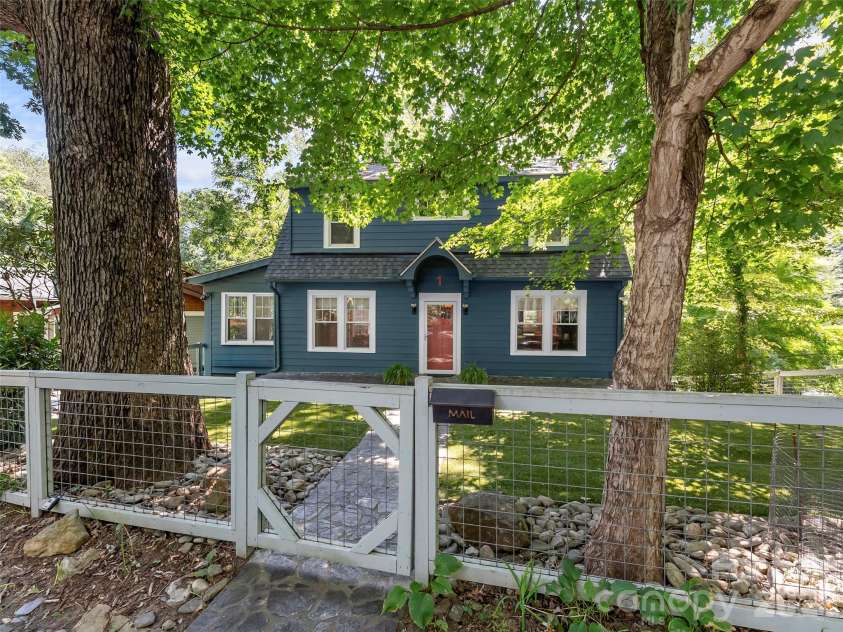 1 Kenilworth Road, Asheville, NC 28803.  MLS# CAR4420250, YatesRealty ID 49025. 