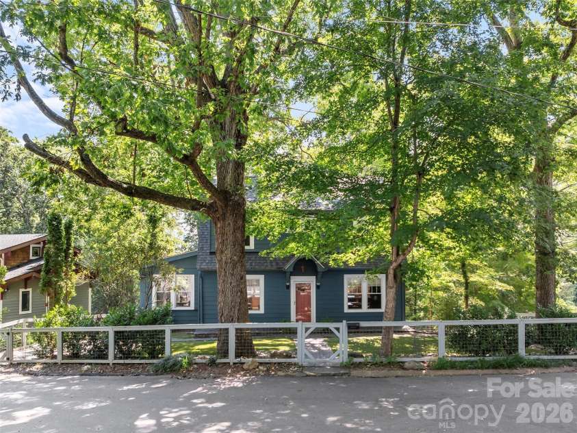 1 Kenilworth Road, Asheville, NC 28803.  MLS# CAR4420250, YatesRealty ID 49025. 