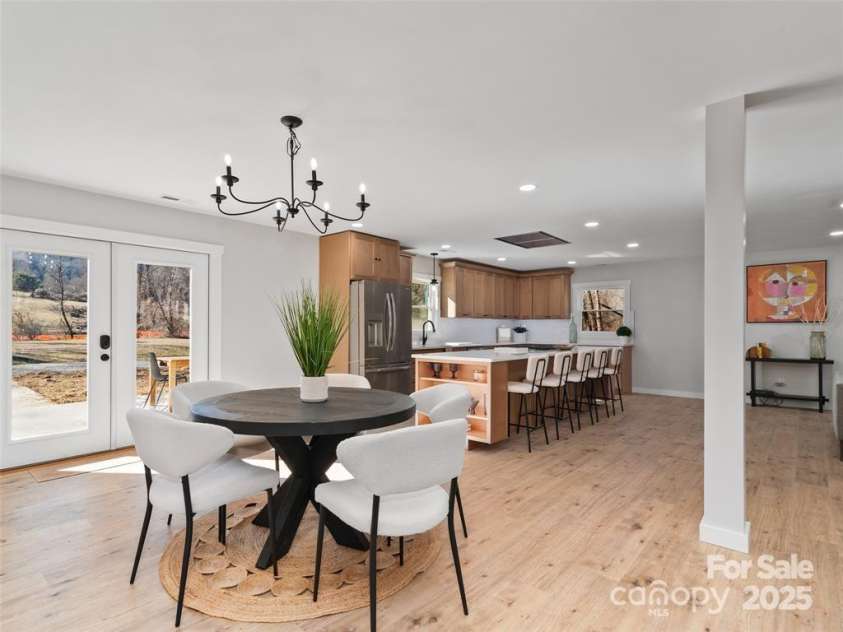 1109 Prestonwood Drive, Hendersonville, NC 28739.  MLS# CAR4330325, YatesRealty ID 4903. 