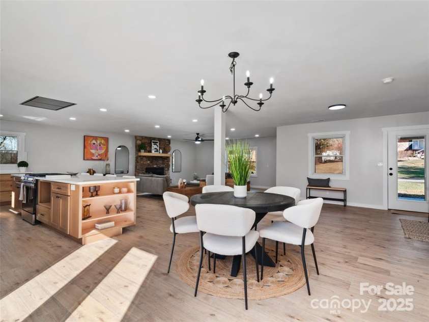 1109 Prestonwood Drive, Hendersonville, NC 28739.  MLS# CAR4330325, YatesRealty ID 4903. 