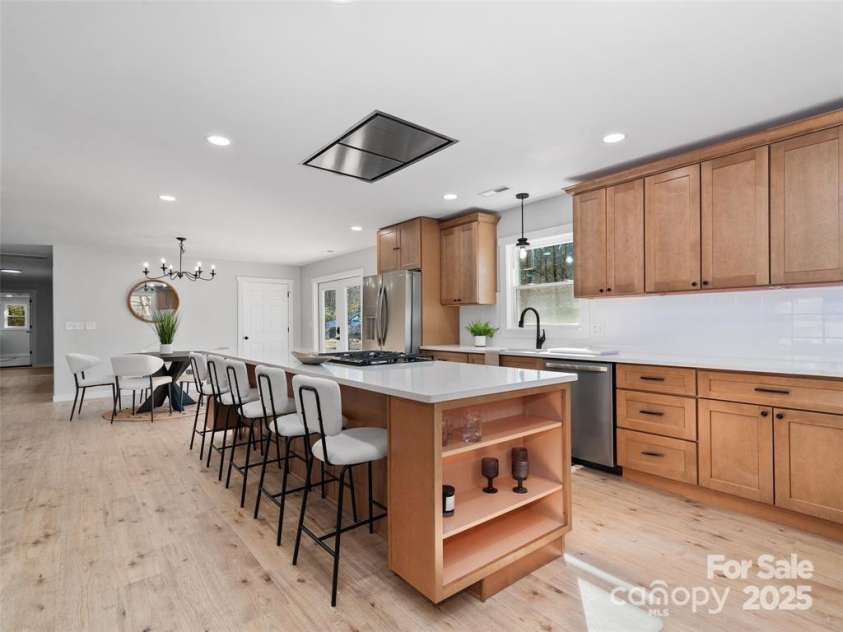 1109 Prestonwood Drive, Hendersonville, NC 28739.  MLS# CAR4330325, YatesRealty ID 4903. 