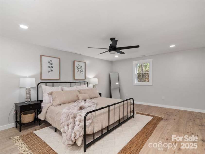 1109 Prestonwood Drive, Hendersonville, NC 28739.  MLS# CAR4330325, YatesRealty ID 4903. 