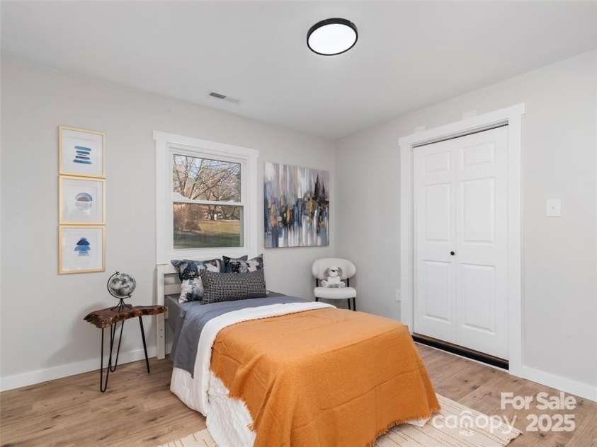 1109 Prestonwood Drive, Hendersonville, NC 28739.  MLS# CAR4330325, YatesRealty ID 4903. 