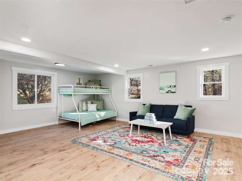 1109 Prestonwood Drive, Hendersonville, NC 28739.  MLS# CAR4330325, YatesRealty ID 4903. 